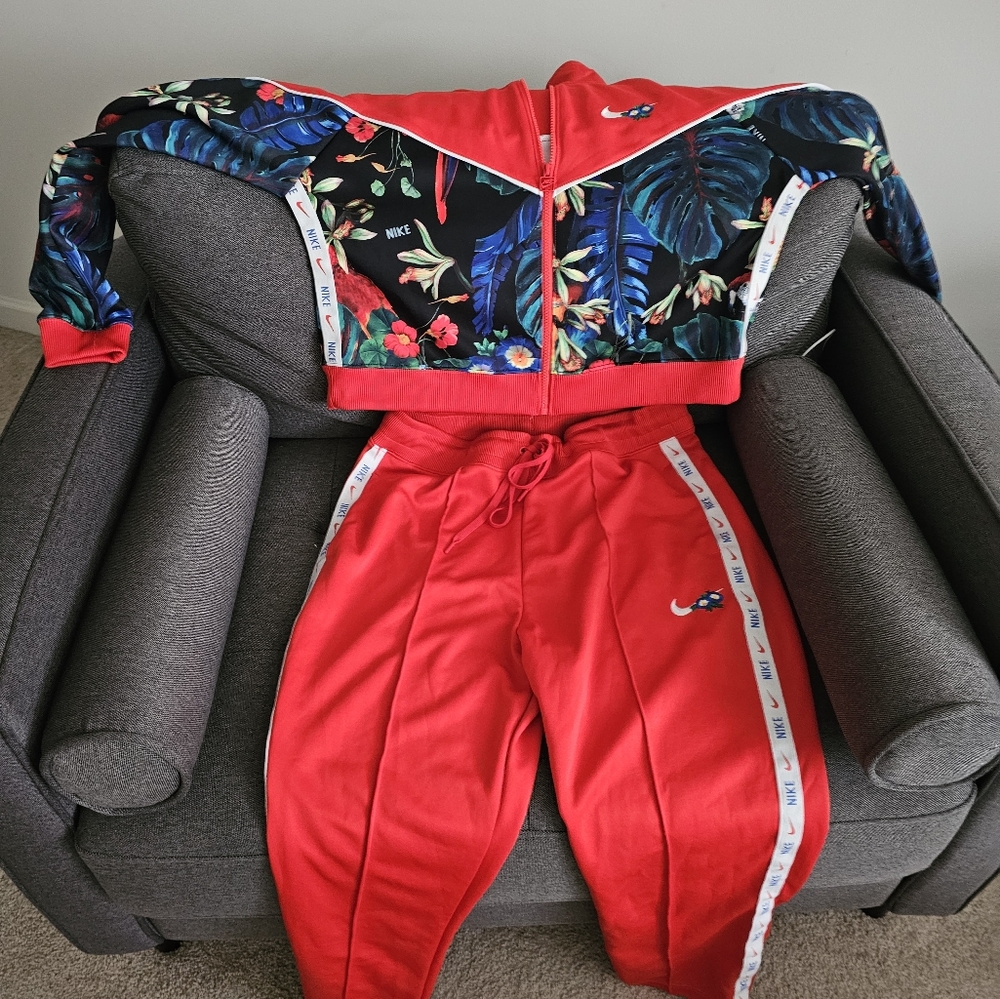Nike sweat suit
